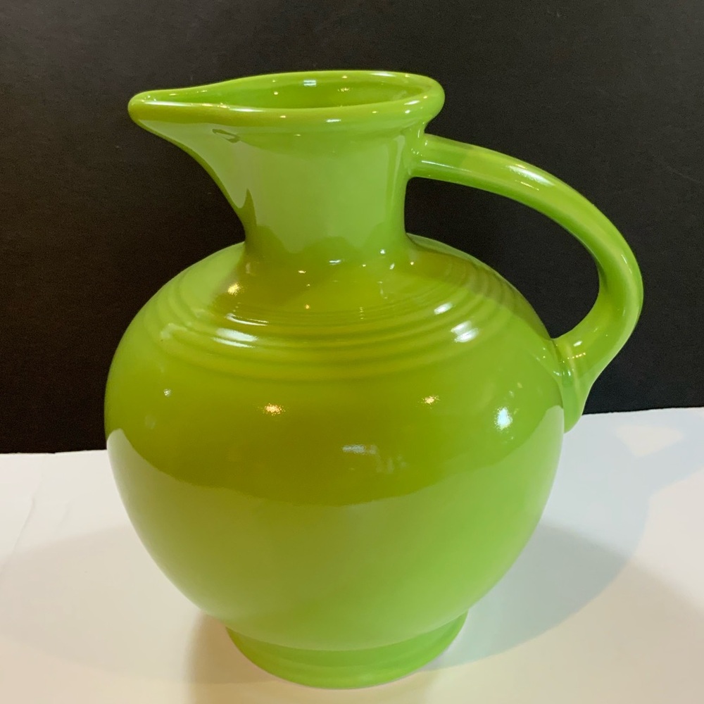 Fiesta Chartreuse Jug Pitcher Carafe Water Juice Discontinued Color 8 in Tall